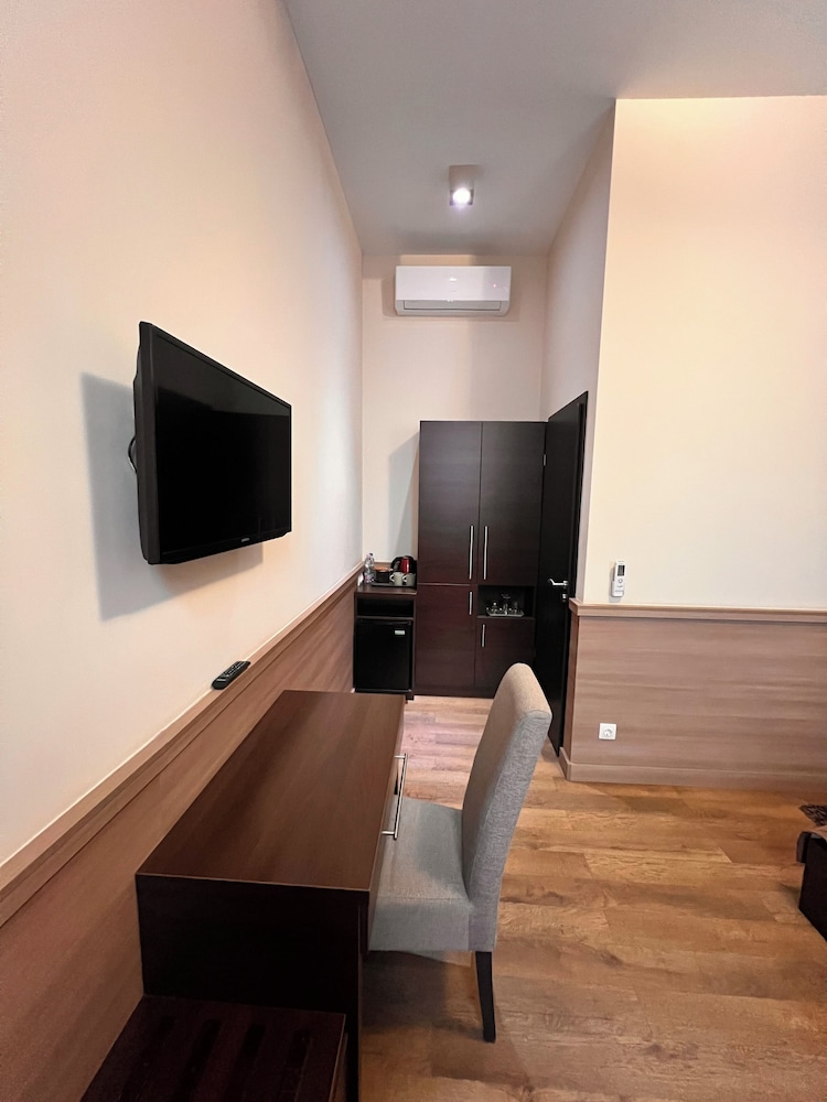 Central Hotel 21 48/54