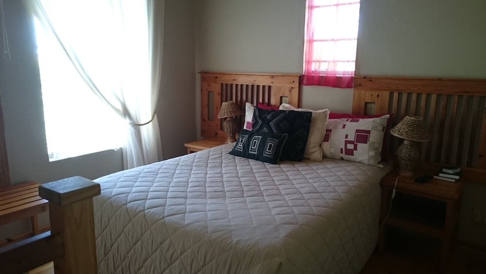 Ladybrand Guest House 4/50
