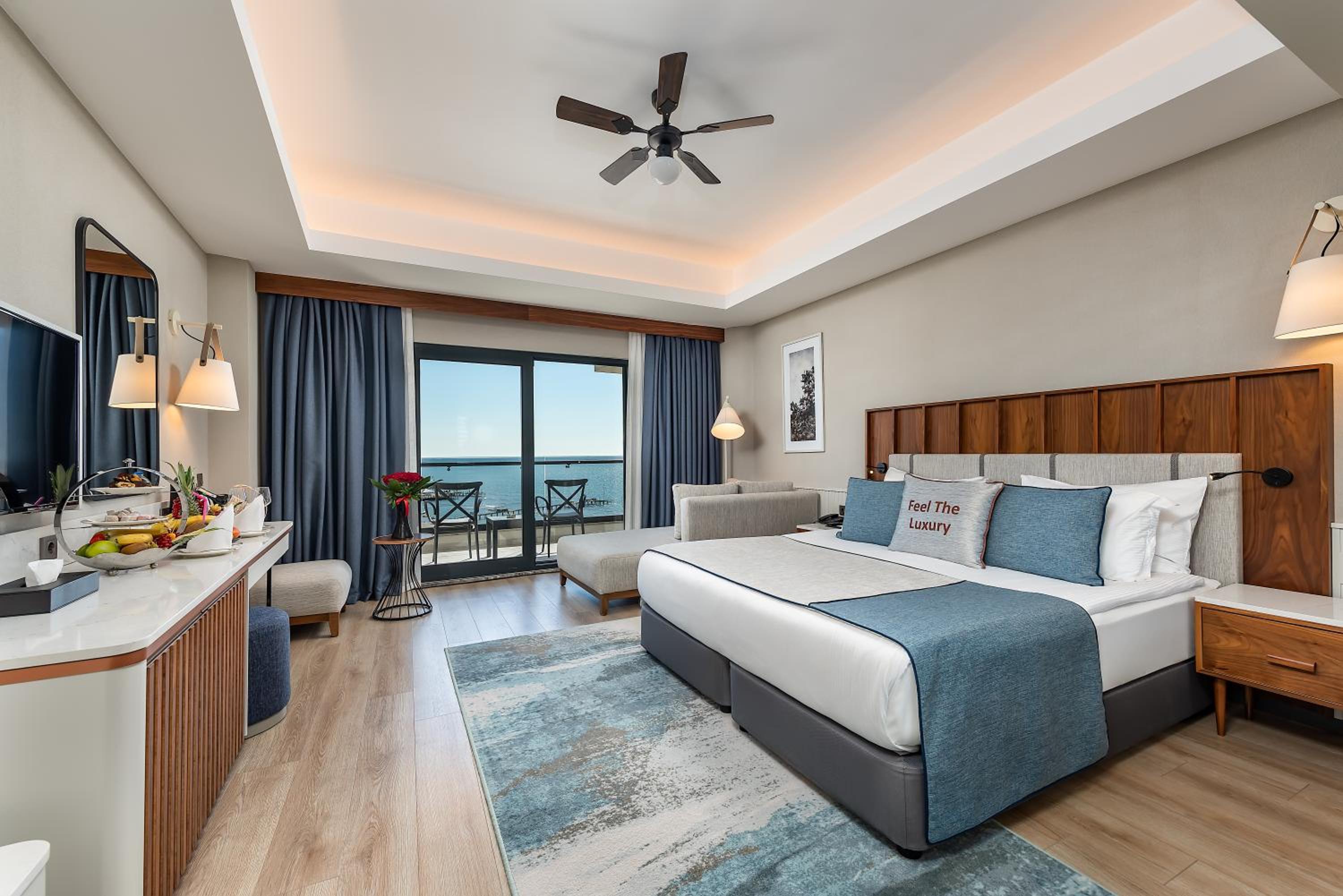 Room, Double or Twin Bed, Lateral Side Sea View
