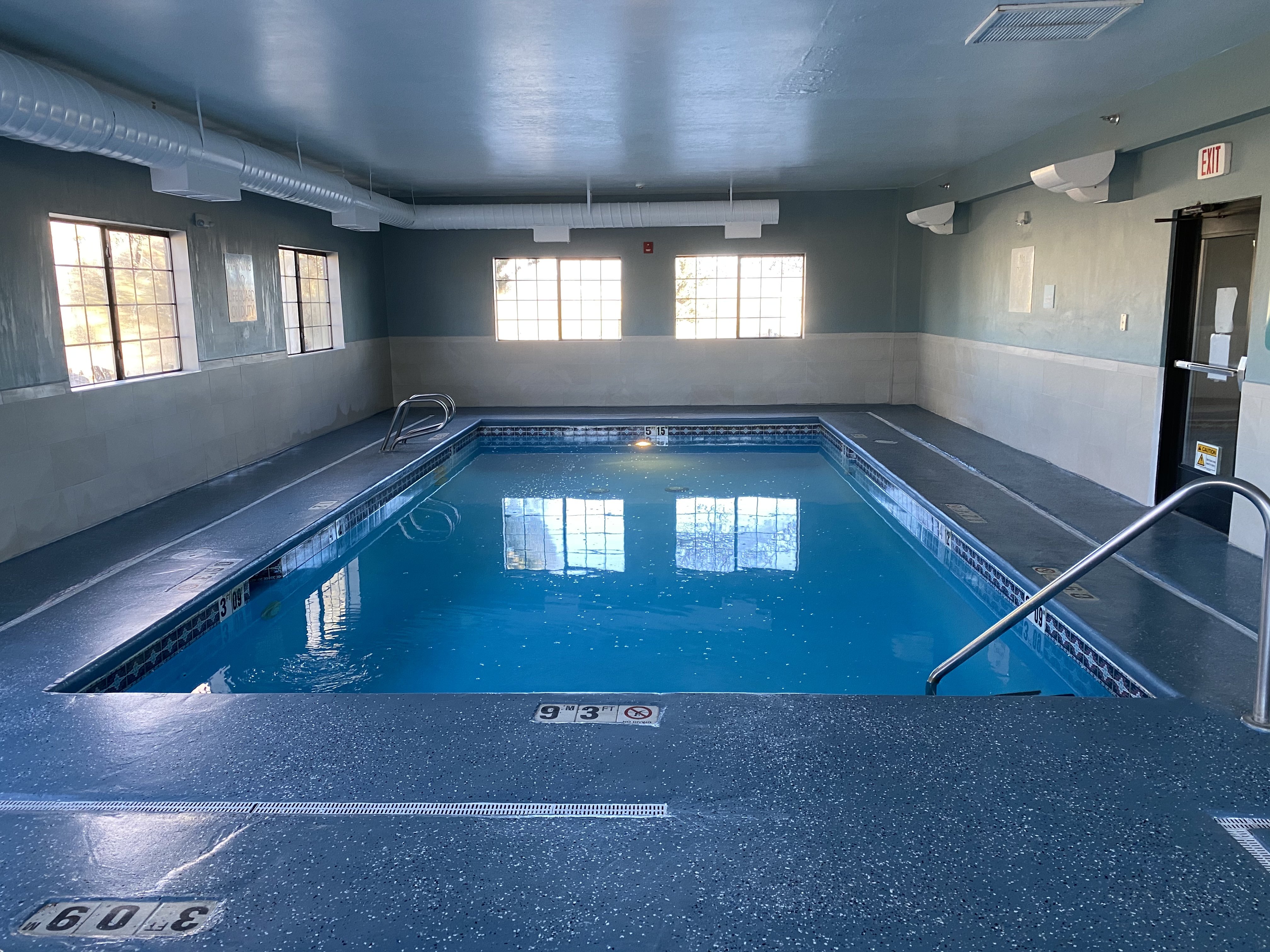 Holiday Inn Express Hotel Suites Raton 26/40