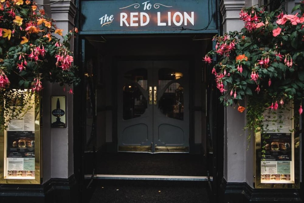 OYO The Red Lion Hotel 6/36