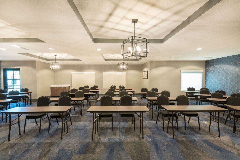La Quinta Inn & Suites by Wyndham Las Vegas Airport South 35/46