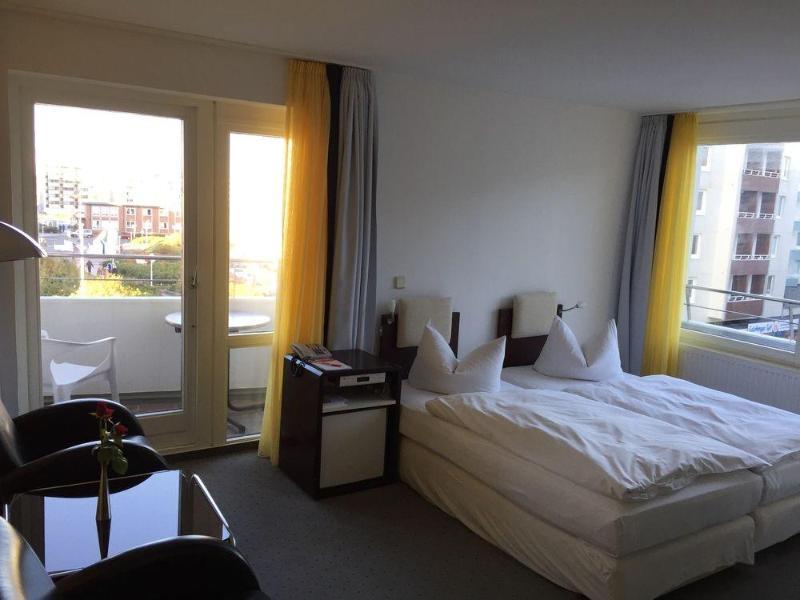 Room, 2 Double Beds, Land Side