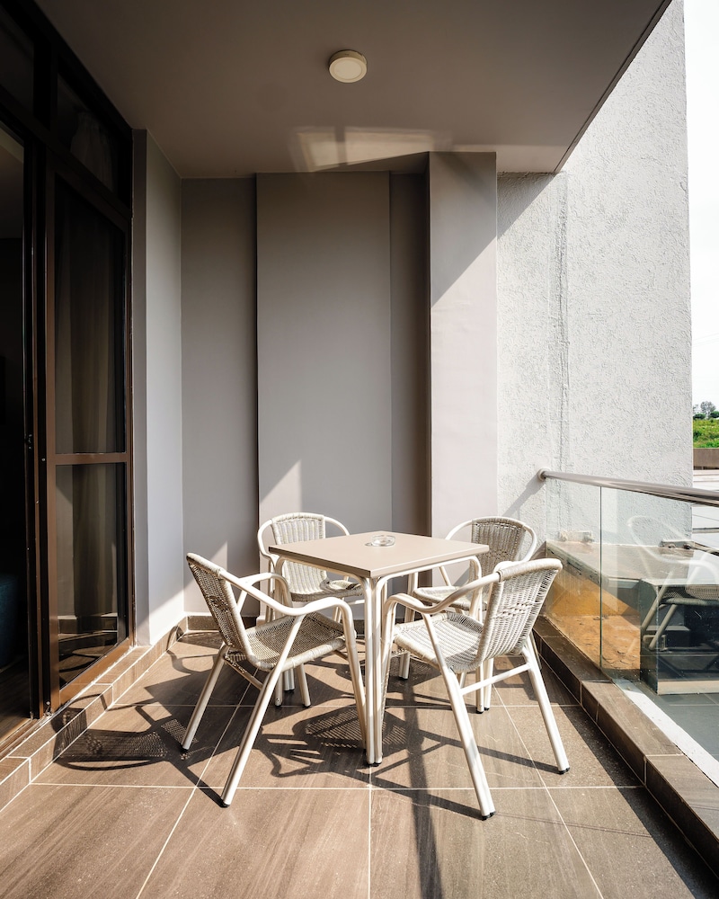 Trademark Suites at Enaki Town 47/60