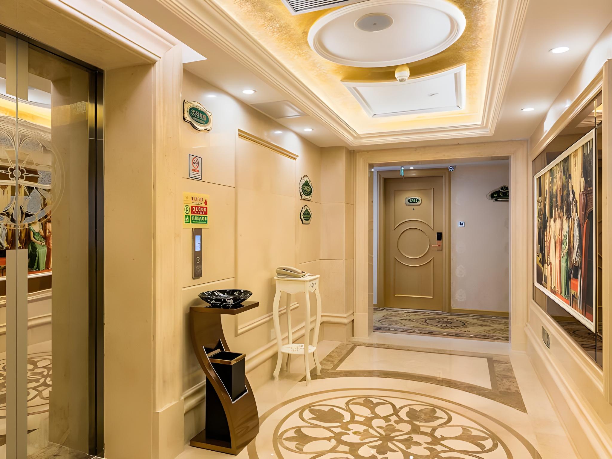 Vienna Hotel (Guangzhou railway station & Xiaobei subway station) 16/48