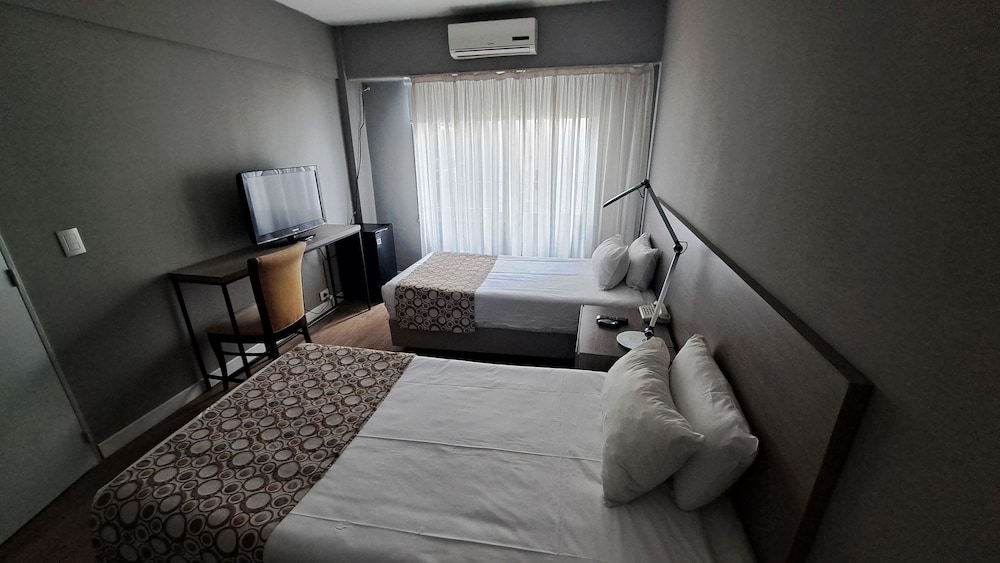 Hotel 8 de Octubre 15/48