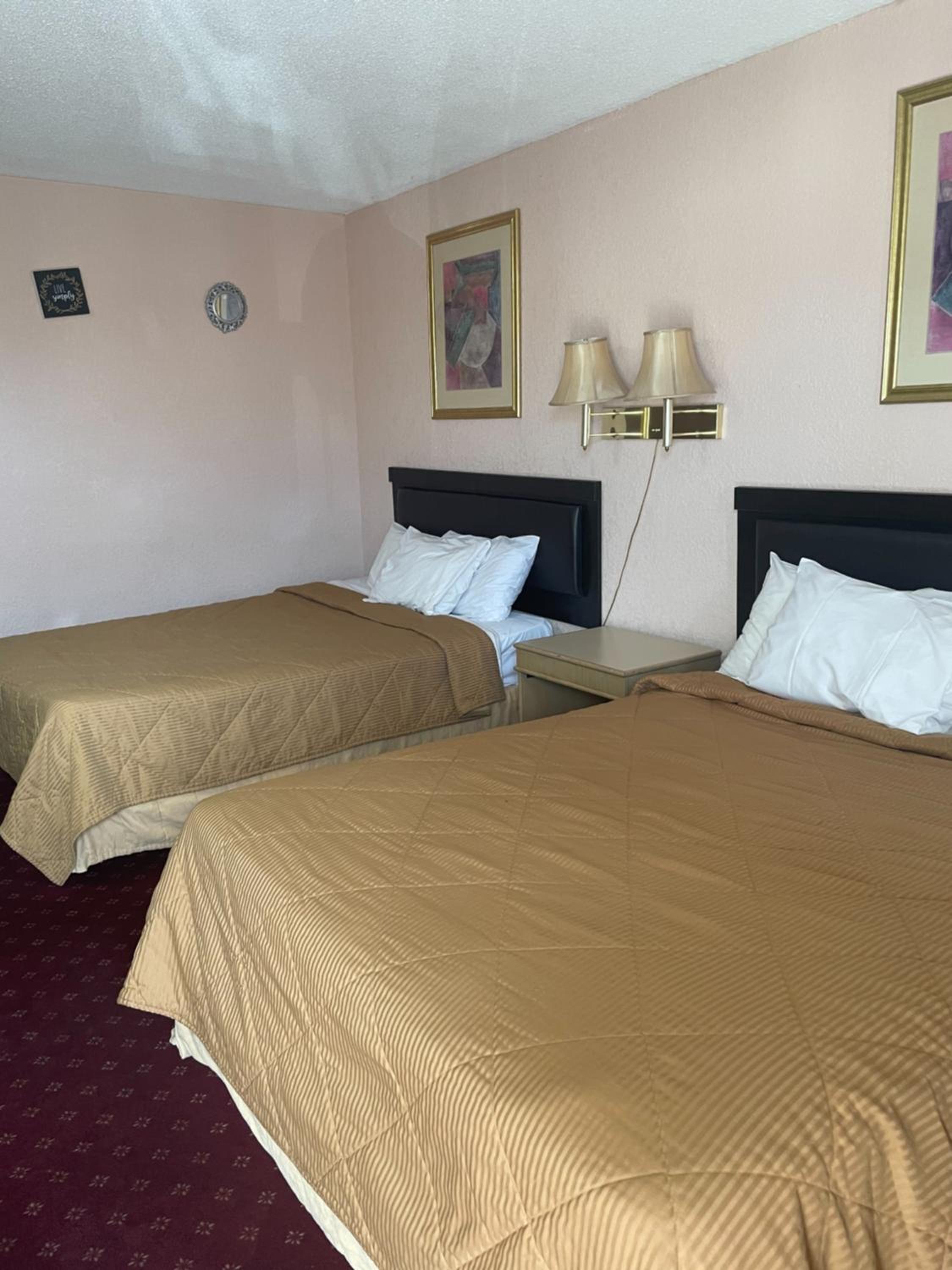 غرفة بسريرين كوين، Niagara Lodge Suites 4/10