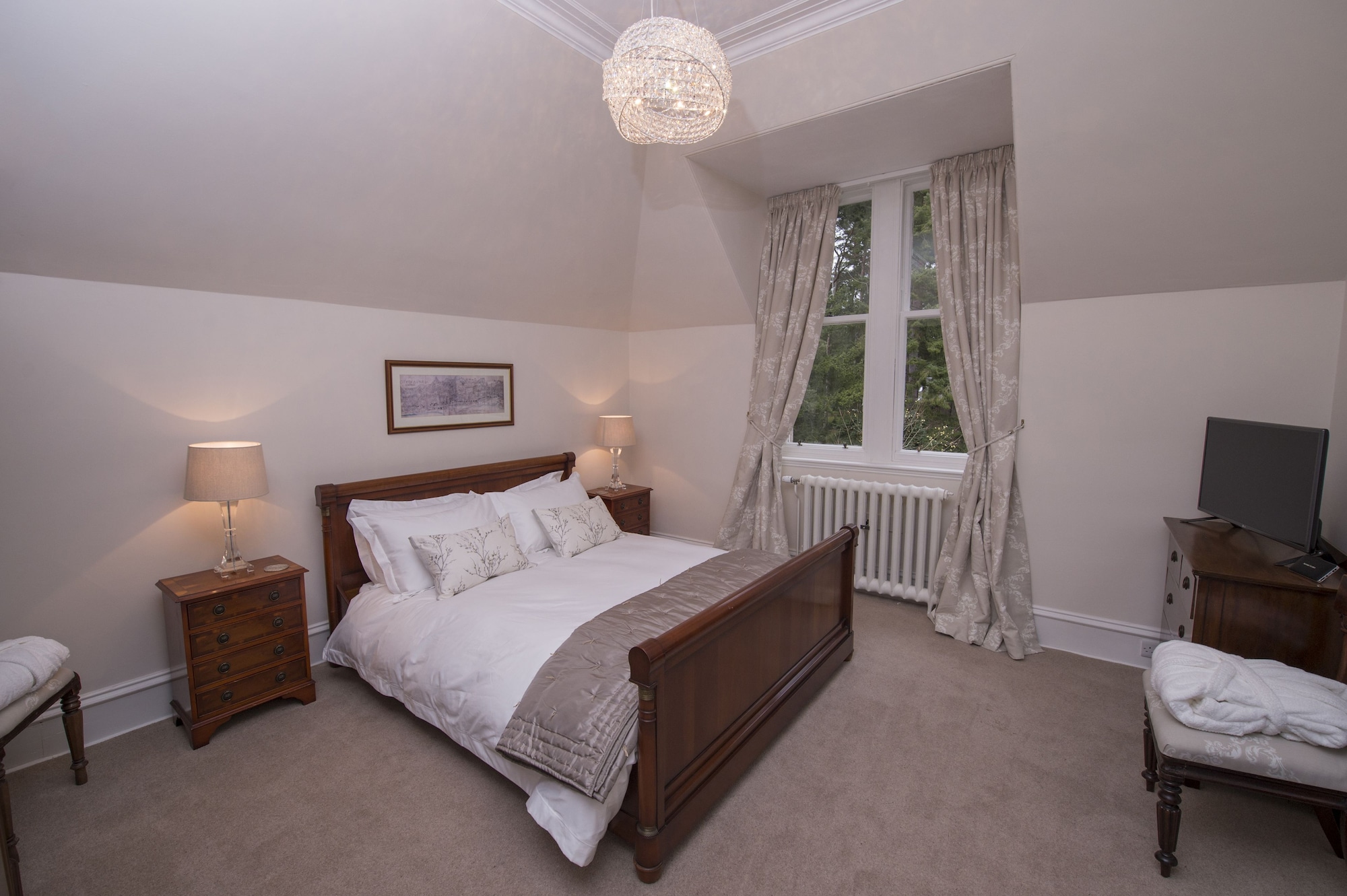 Five, Deluxe, King Bed, Garden View