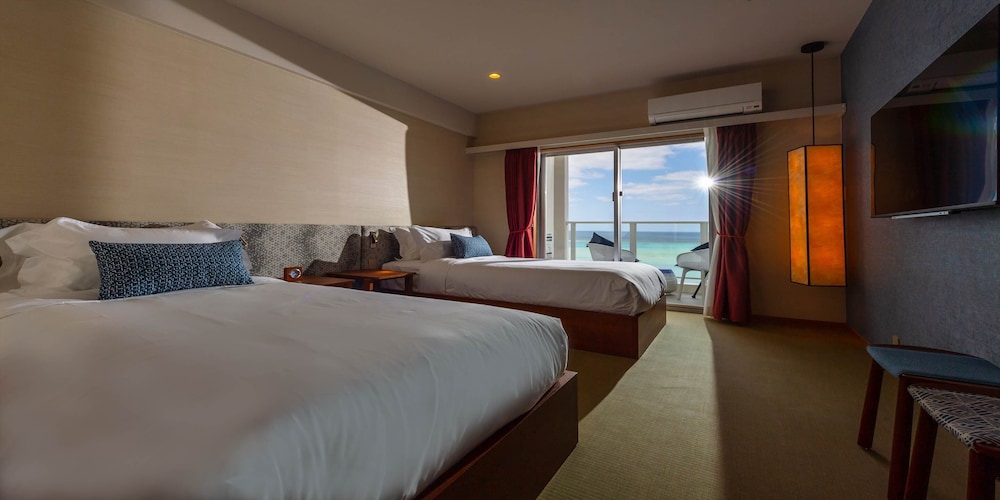 DELUXE, TWIN BEDS, PARTIAL SEA VIEW
