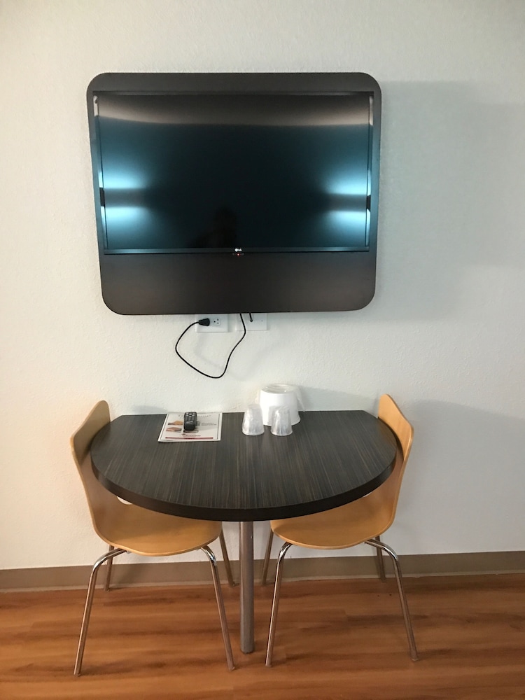 Motel6 Raleigh, NC - North 10/50