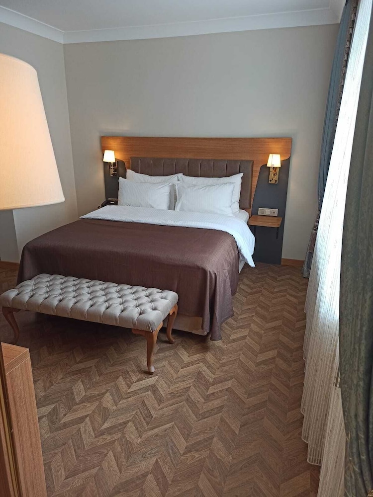 Ak Life Hotel & Suit 8/39