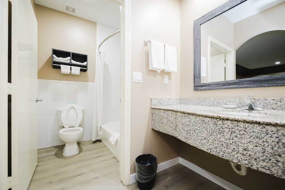 Sapphire Inn Suites 56/58