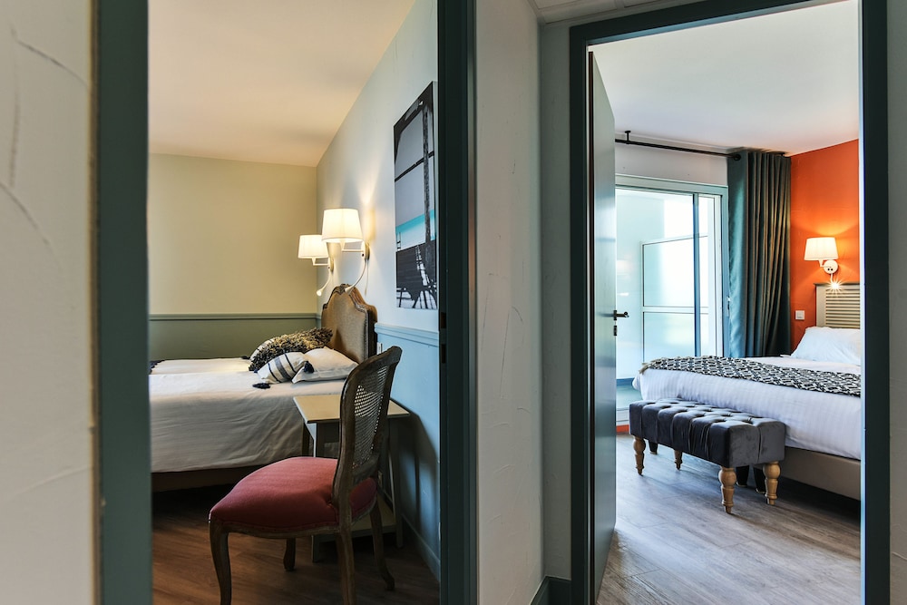 Hotel La Reserve 12/77