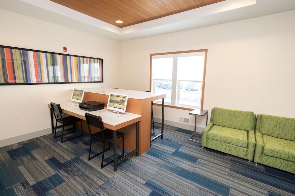 Holiday Inn Express Hotel Suites Iron Mountain 40/57