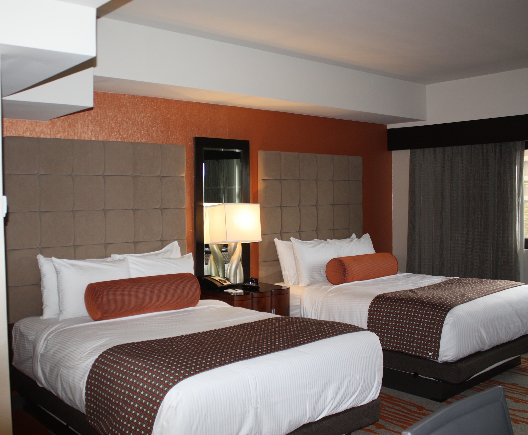 Room, 2 Queen Beds, Lake View