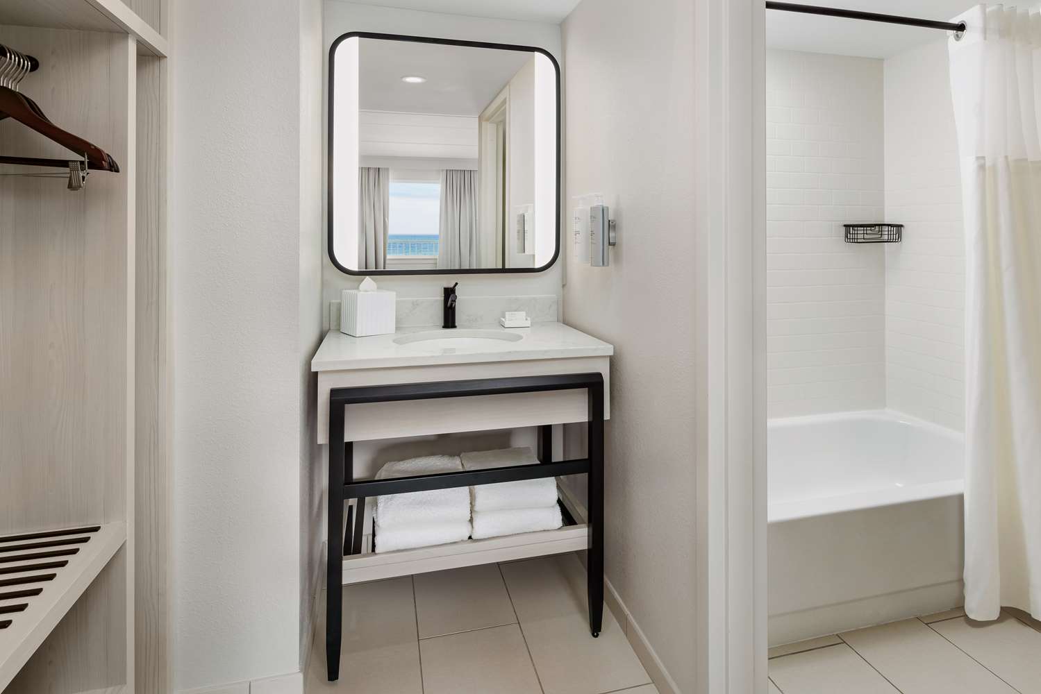 Studio, Suite, King Bed, Ocean Front, Kitchenette