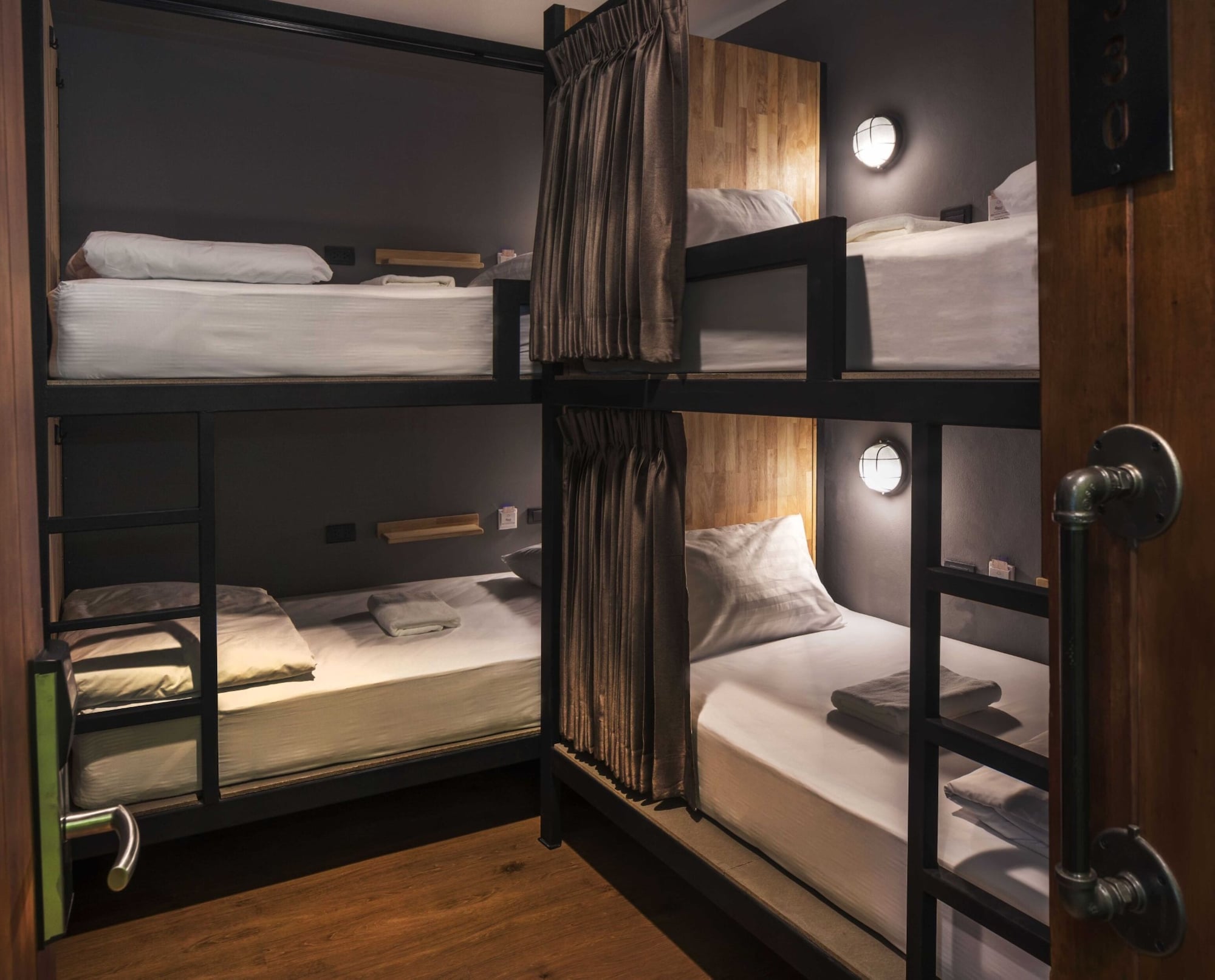 MIXED DORM, DELUXE