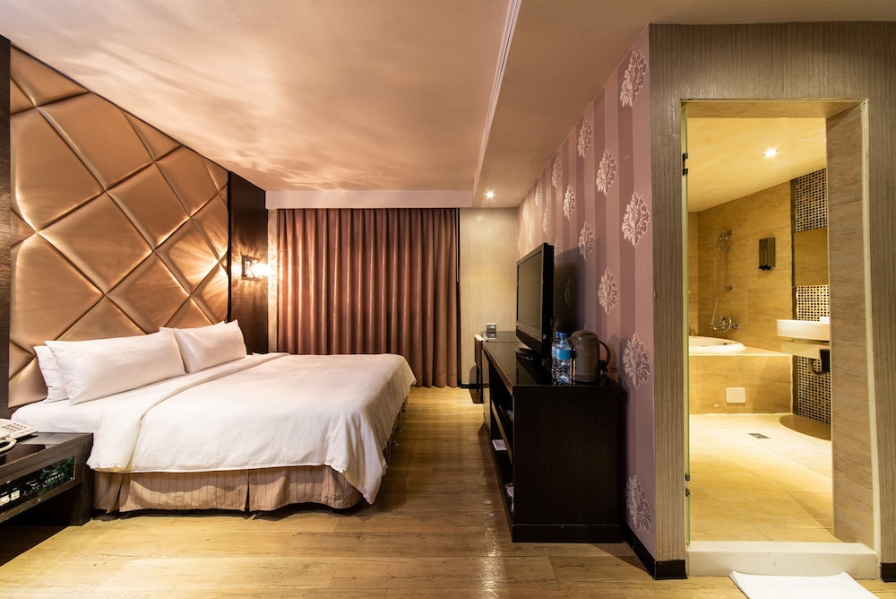 The River Fashion Hotel 20/65
