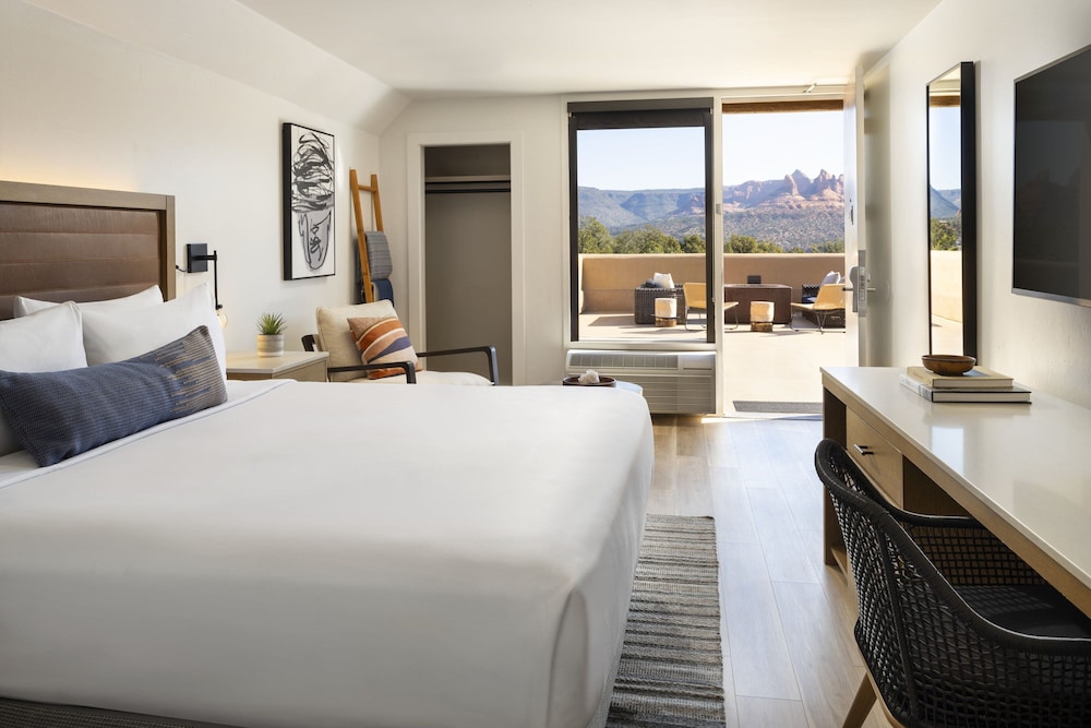 Red Rocks, Guest Room, King Bed, with View, High Floor, Accessible