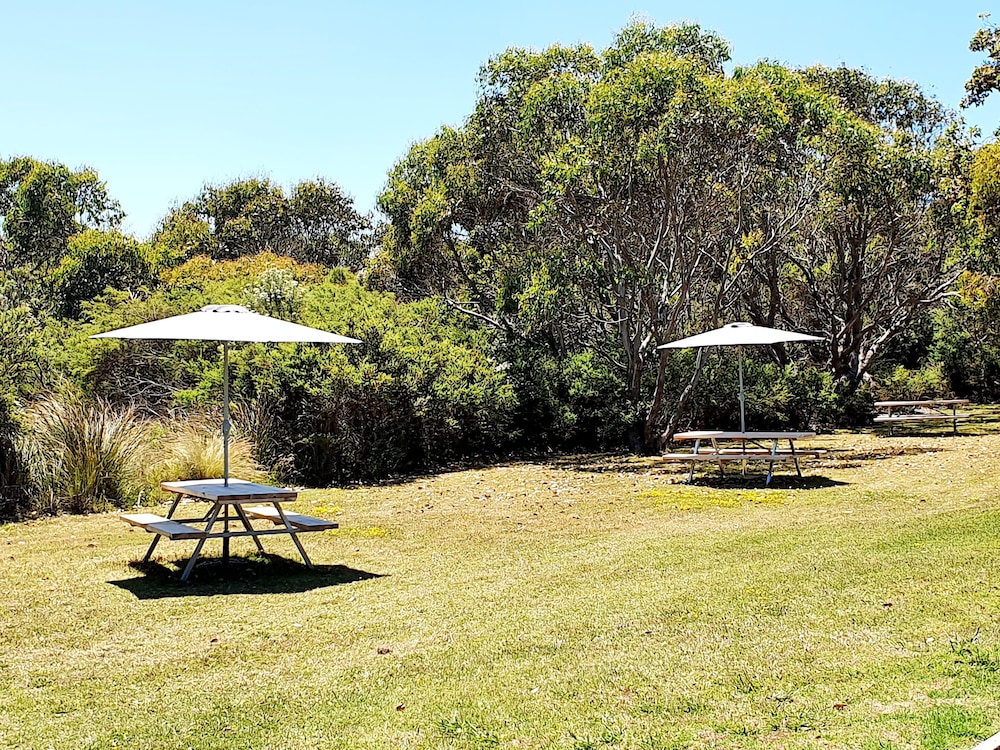 PORT CAMPBELL MOTOR INN 47/50