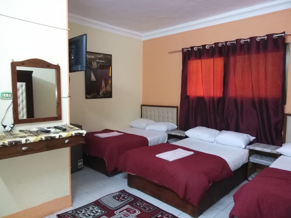 New Palace Hostel 12/38