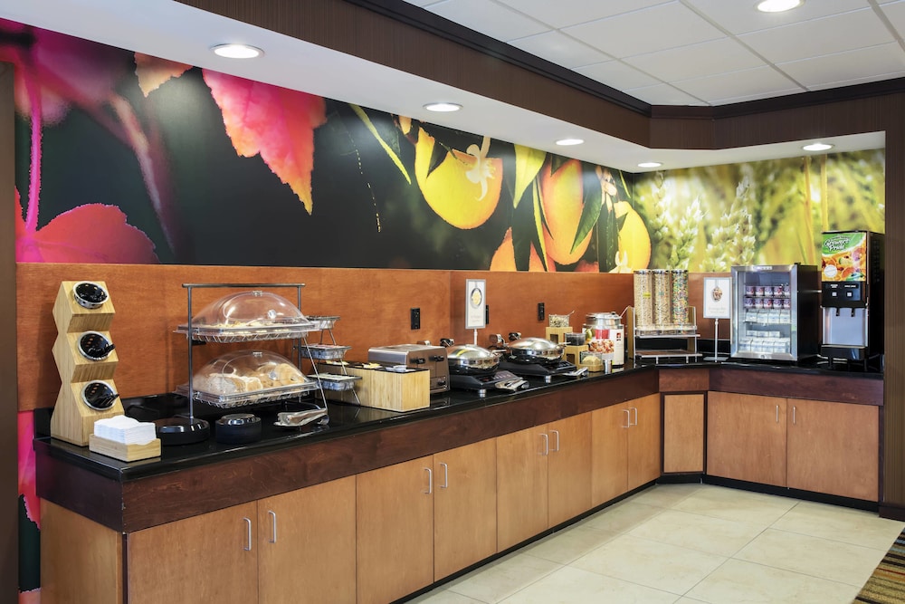 Fairfield Inn Suites By Marriott Lakeland Plant City 38/48