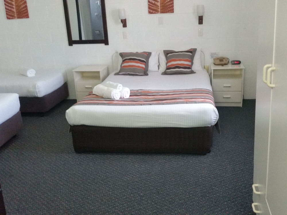 Hideaway Motor Inn 24/52