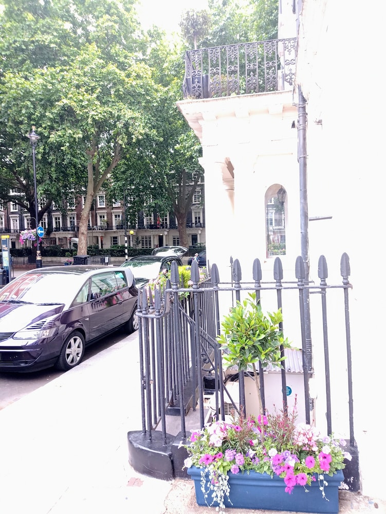 Edward Hotel Paddington 56/65