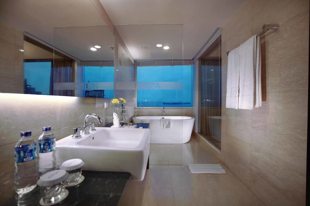 Aston Makassar Hotel and Convention Center 16/48