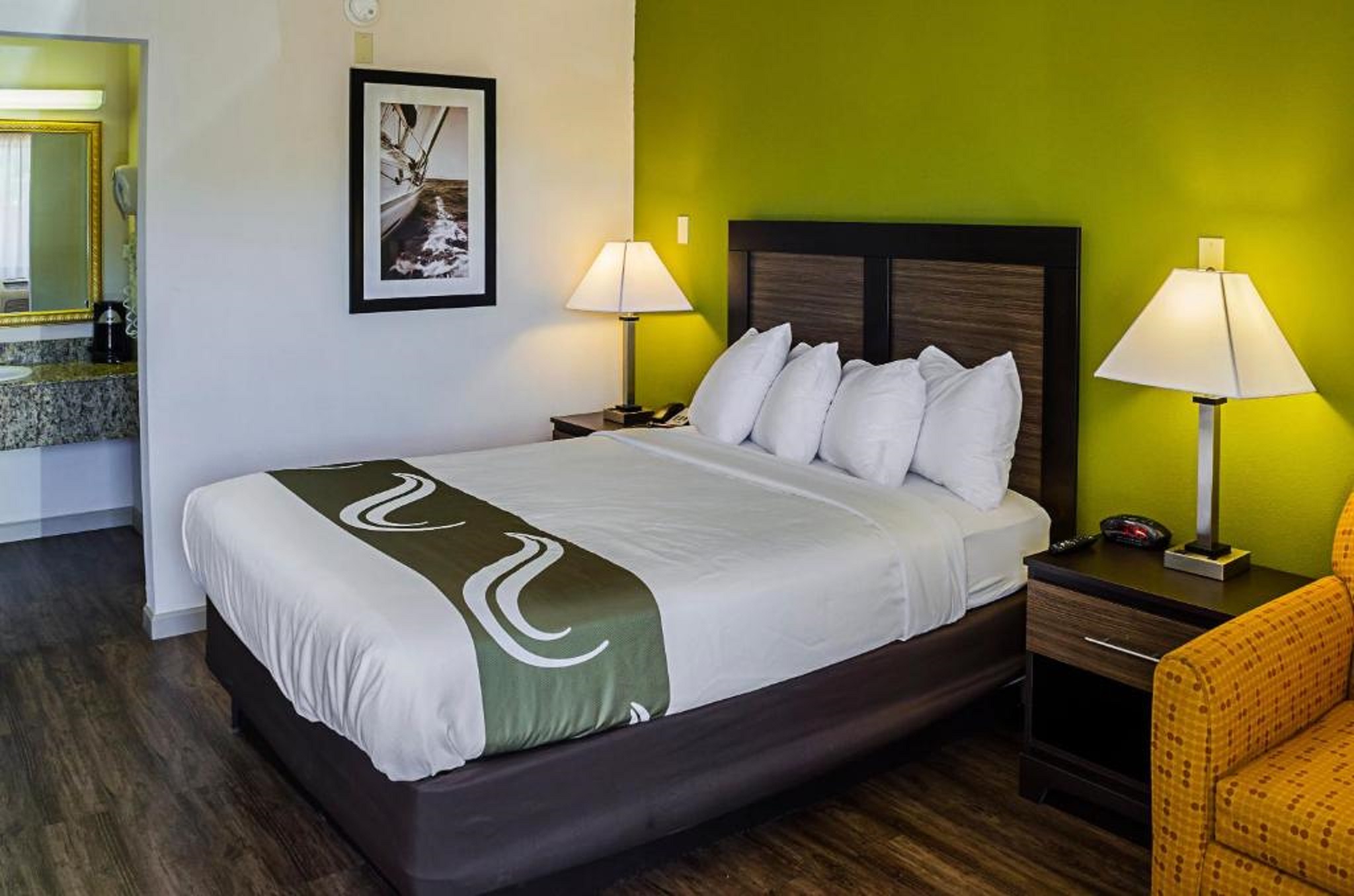 ROOM, QUEEN BED