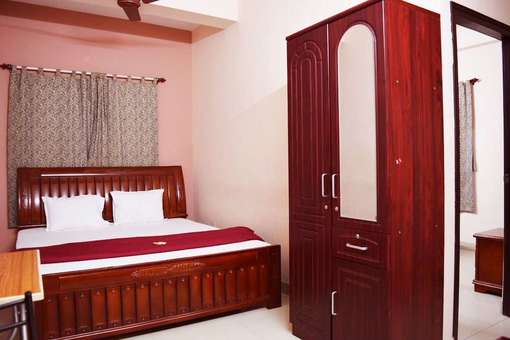 DELUXE, KING BED