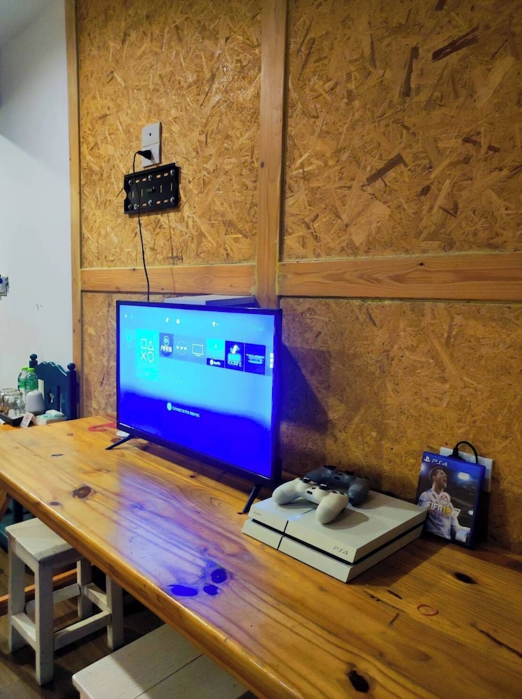 Around The World Bed and Breakfast - Hostel 35/50