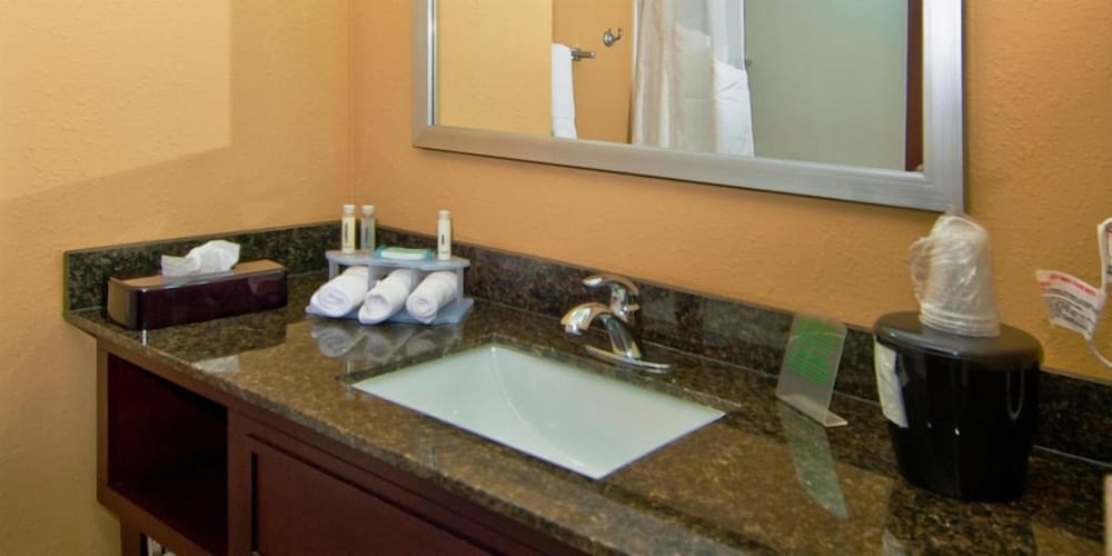 Holiday Inn Hotel & Suites Tulsa South 20/56