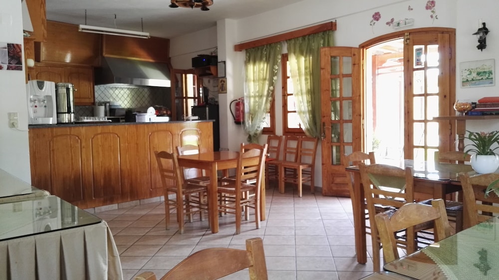 Dimitris Villa Hotel 56/67