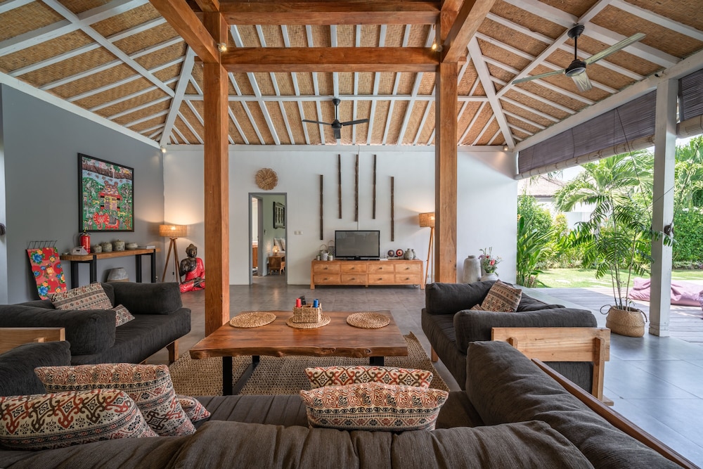 Villa Nahema 24/50