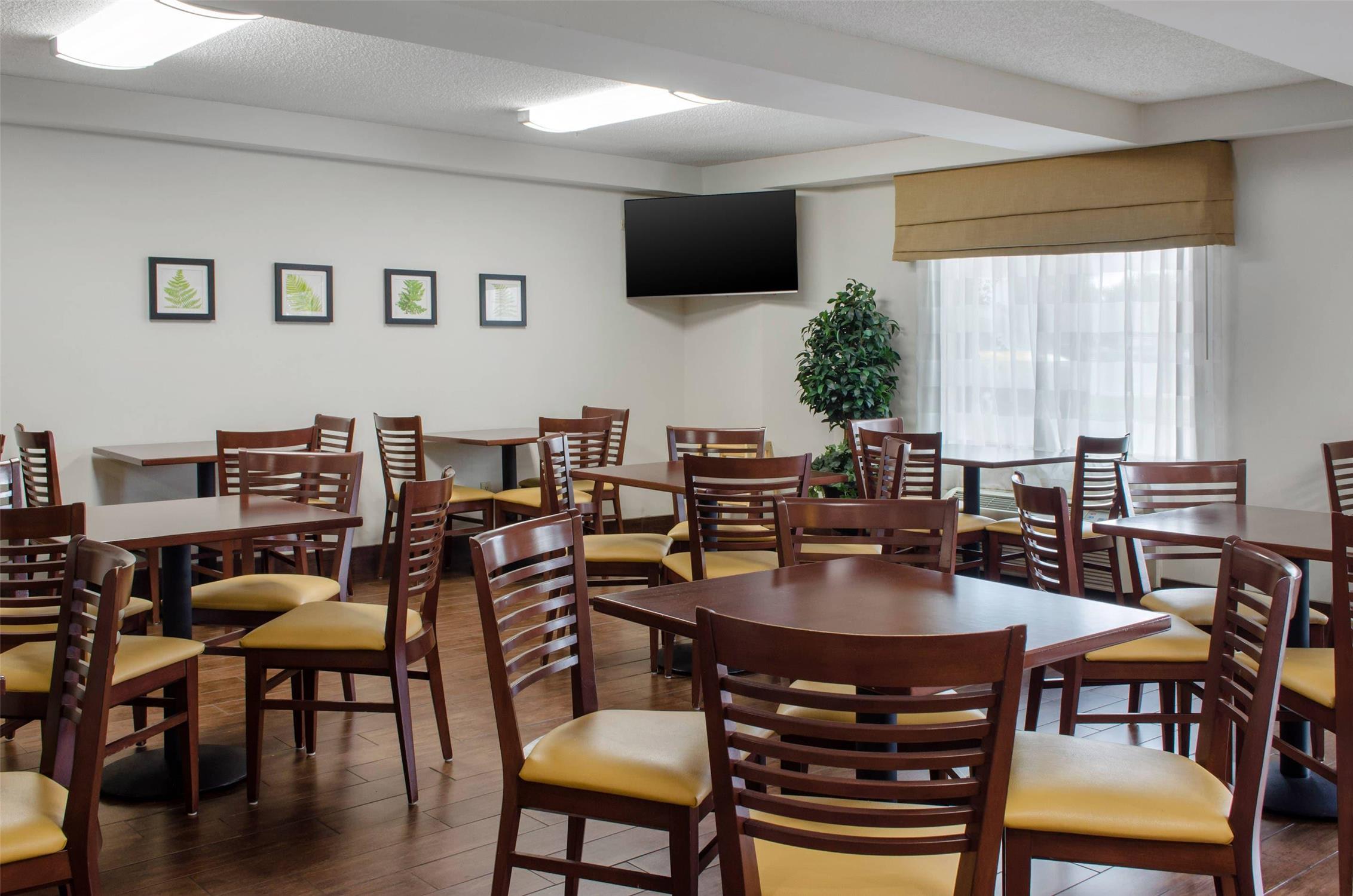 Sleep Inn Baton Rouge East I-12 18/24