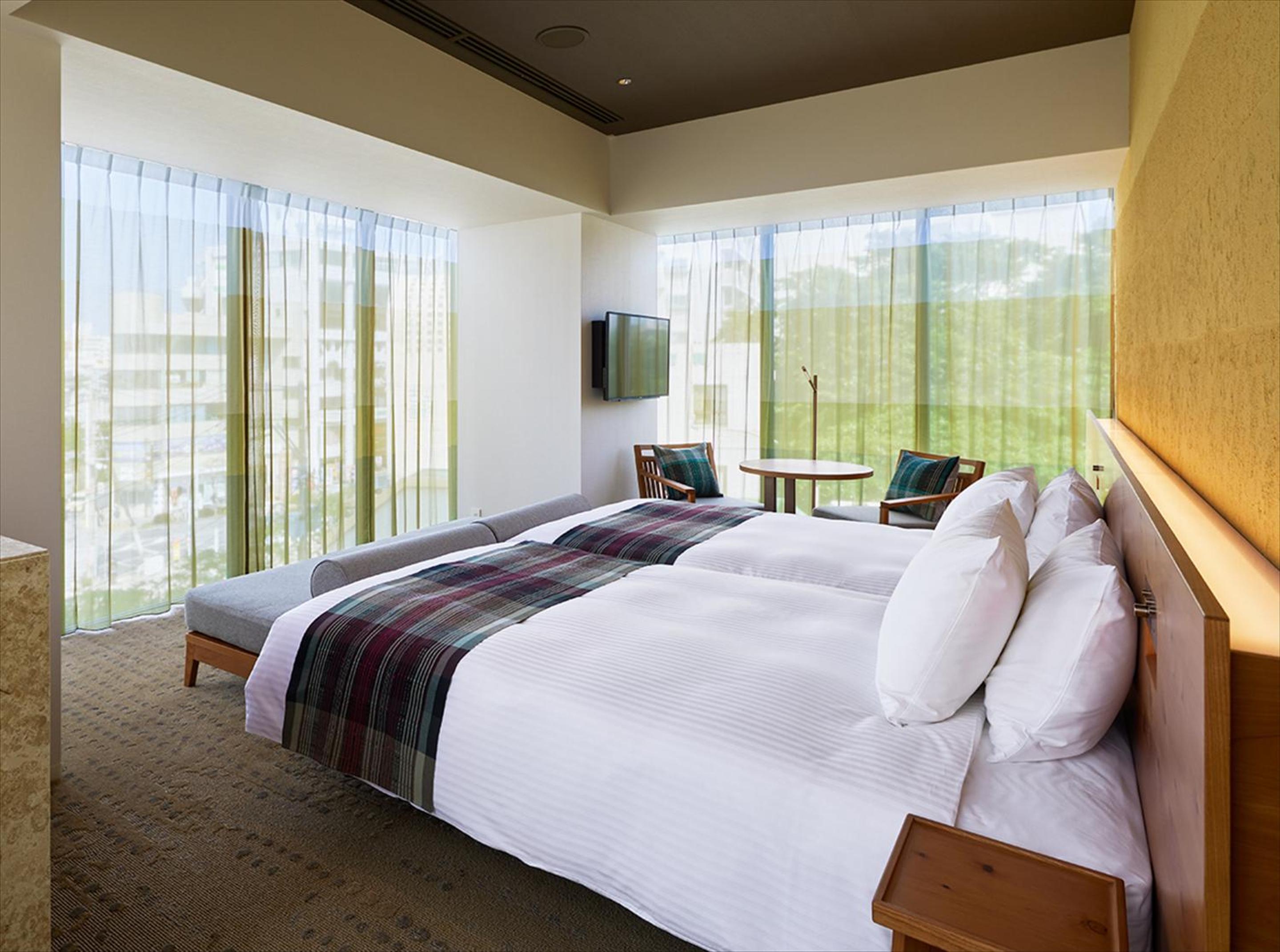 غرفة بريميوم ركنية بسريرين منفصلين، Hotel Strata Naha 3/9