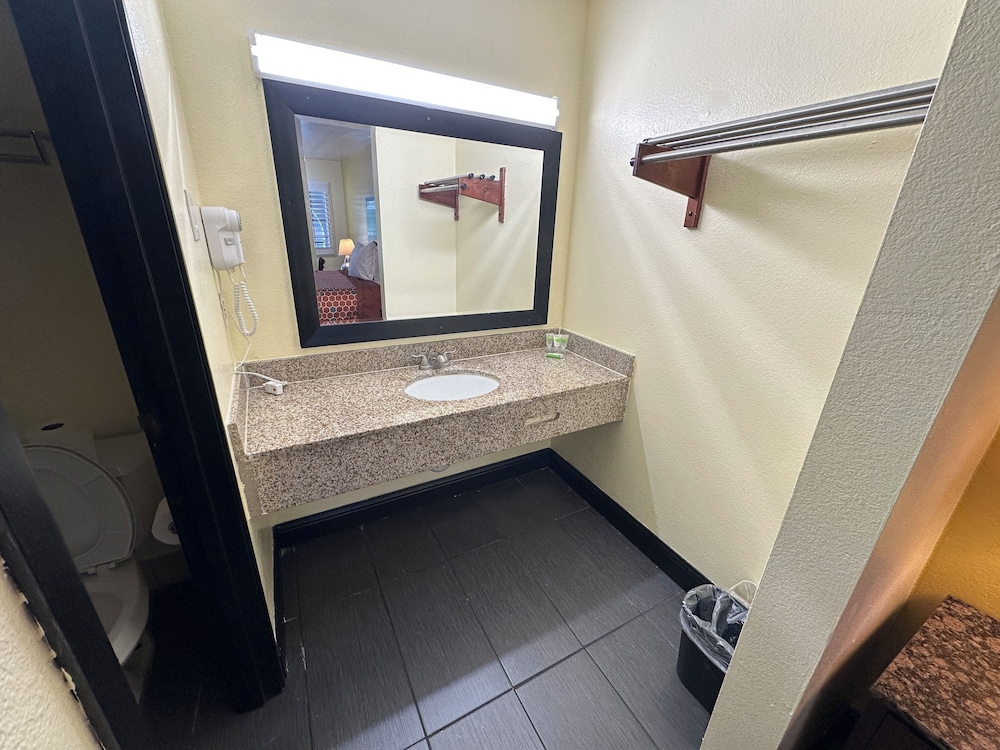 Crossroads Inn 9/39