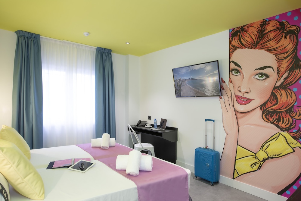 Hotel Casual Pop Art Benidorm 25/80