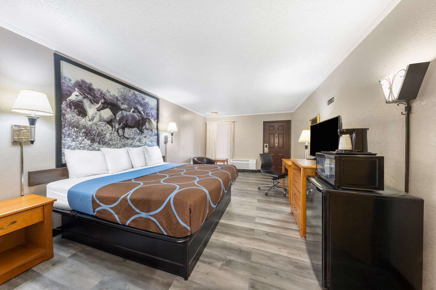 Super 8 By Wyndham Kansas City Airport 4/19