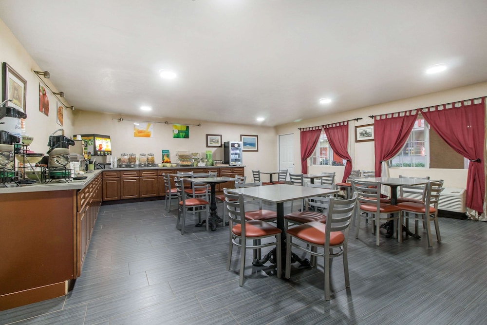 Quality Inn & Suites Crescent City Redwood Coast 38/52