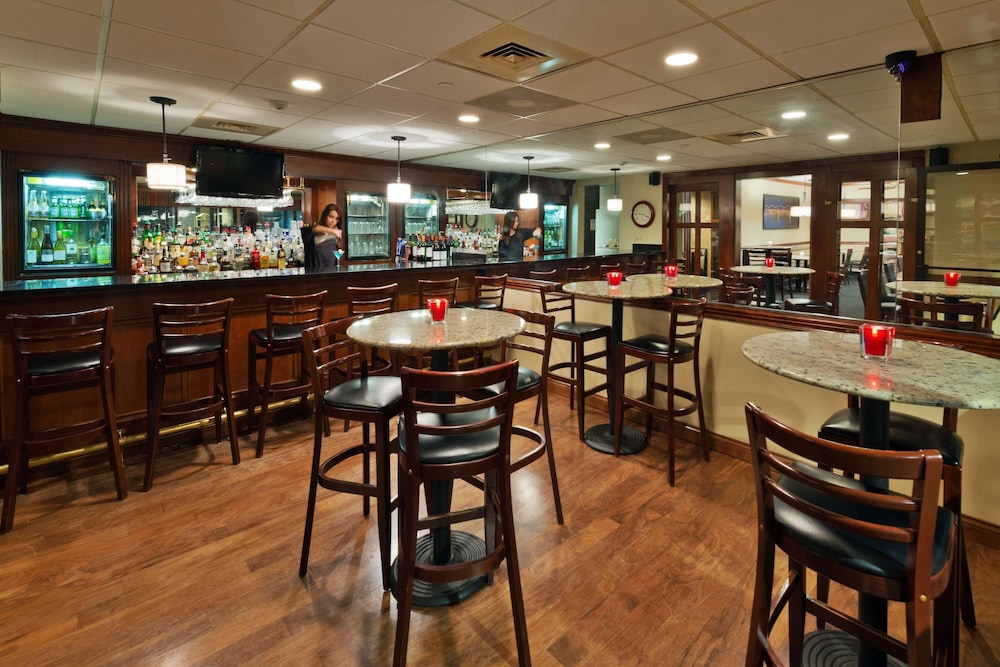 Radisson Hotel and Conference Center Rockford 40/57