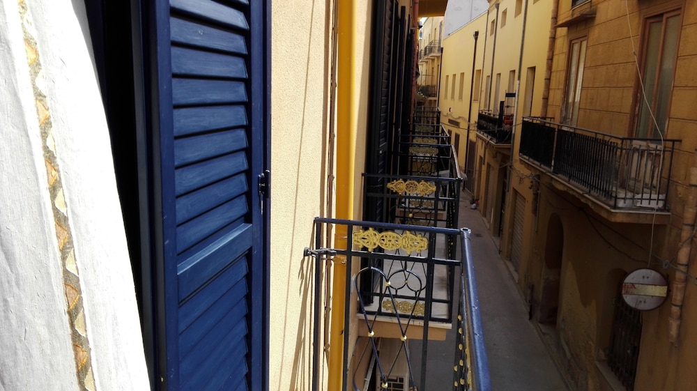Mirabilia Arab House 17/28