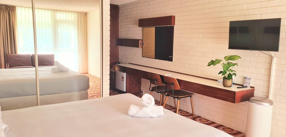 INDIAN OCEAN HOTEL 42/55