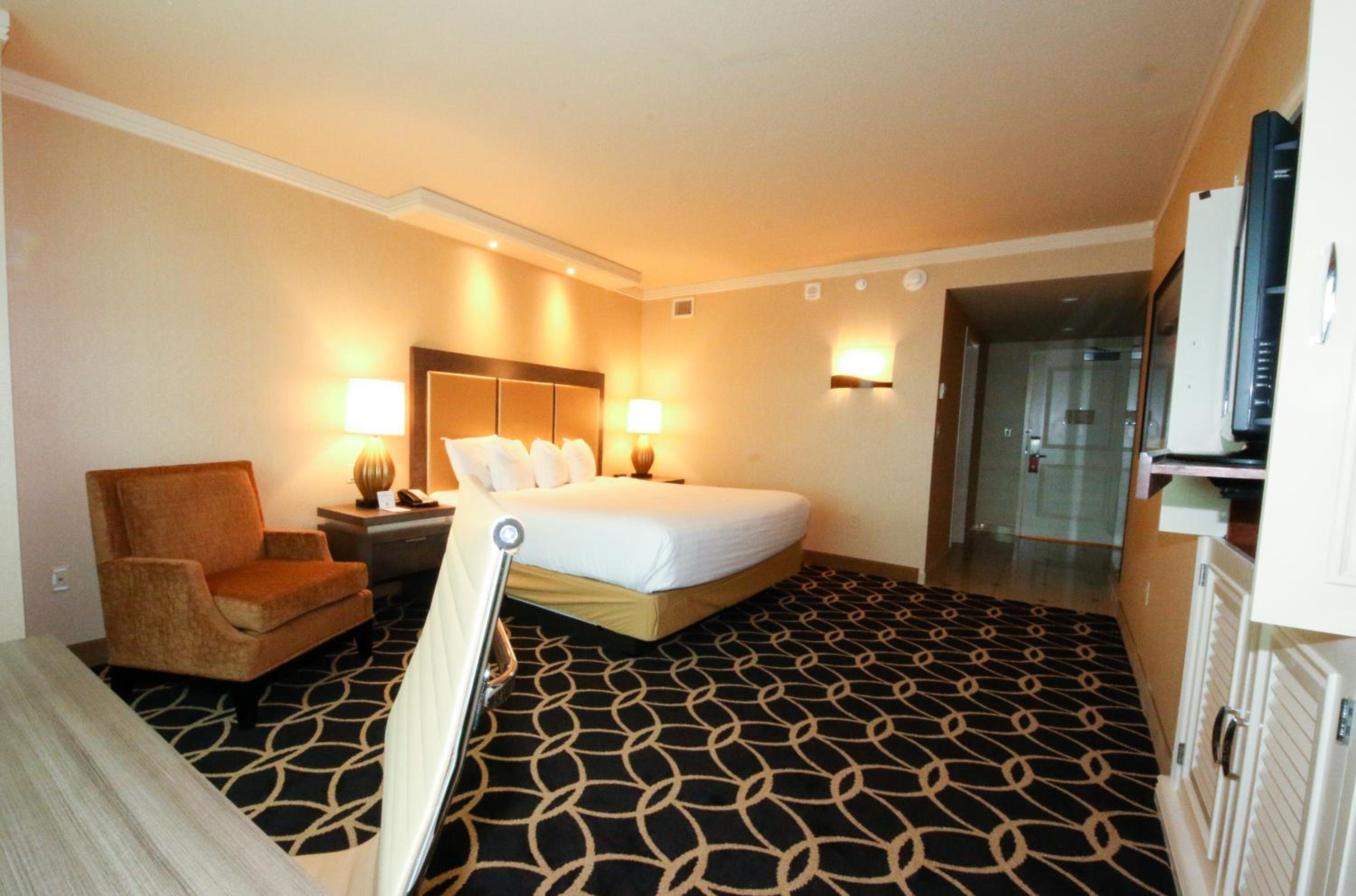 غرفة بريميوم بسرير كينج، Hollywood Casino St Louis 6/10