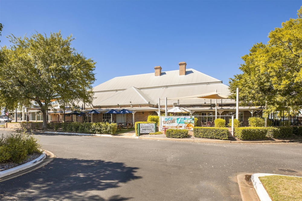Macquarie Inn 58/66