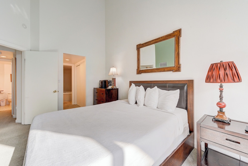 1 Bedroom, Condominium, Queen Bed, Sofa