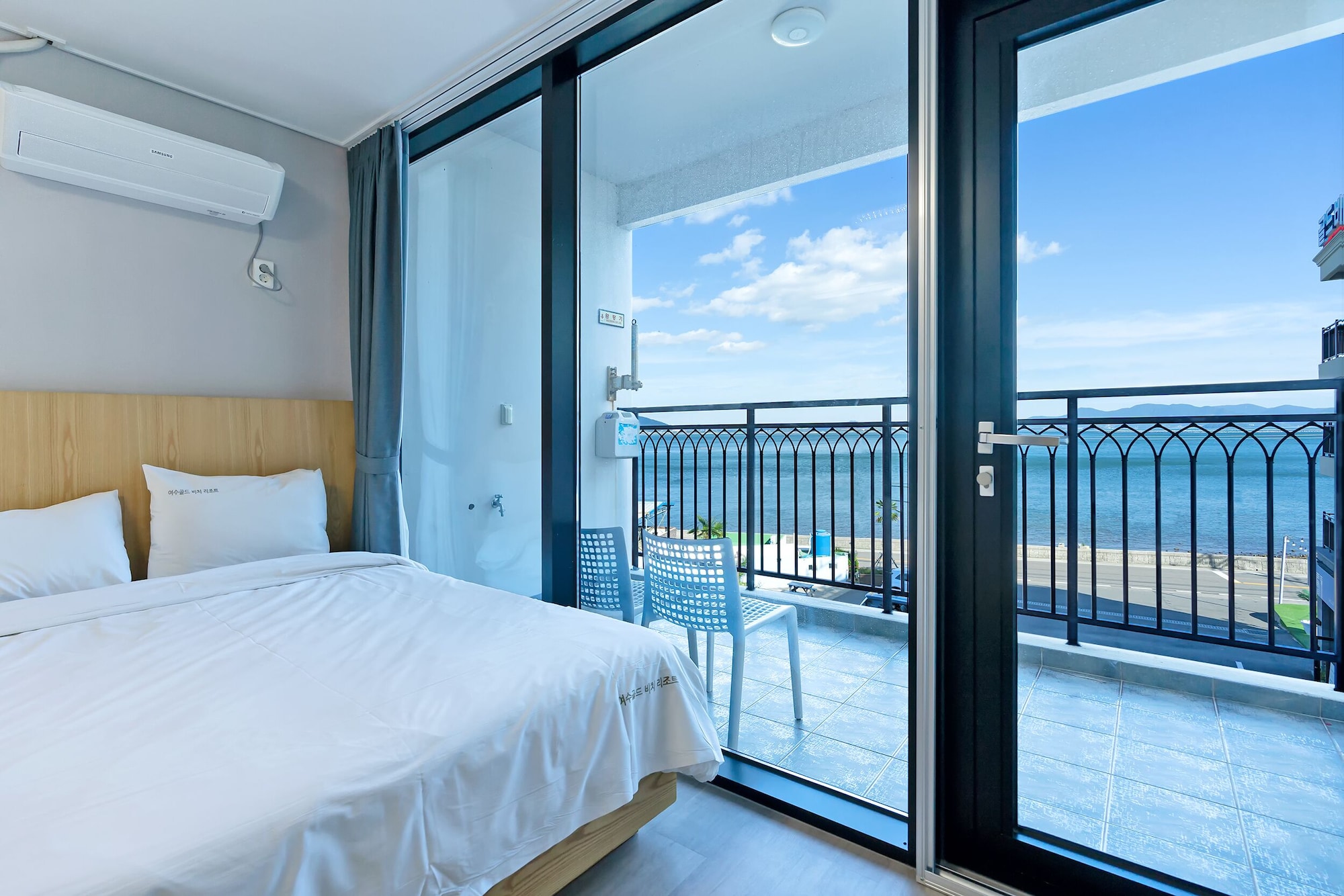 BUSINESS, TWIN BEDS, OCEAN VIEW, KITCHEN