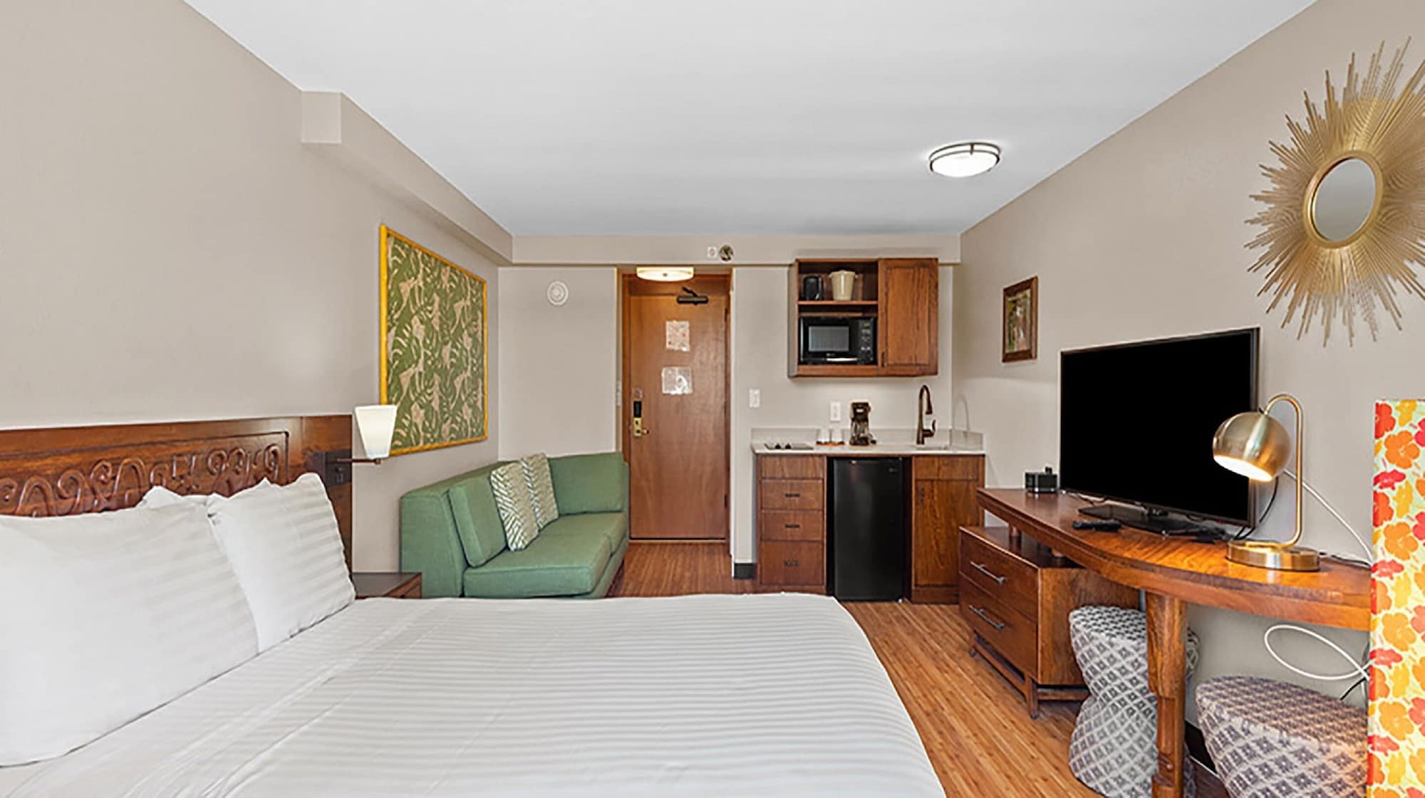 DELUXE, STUDIO, CITY VIEW, KITCHENETTE