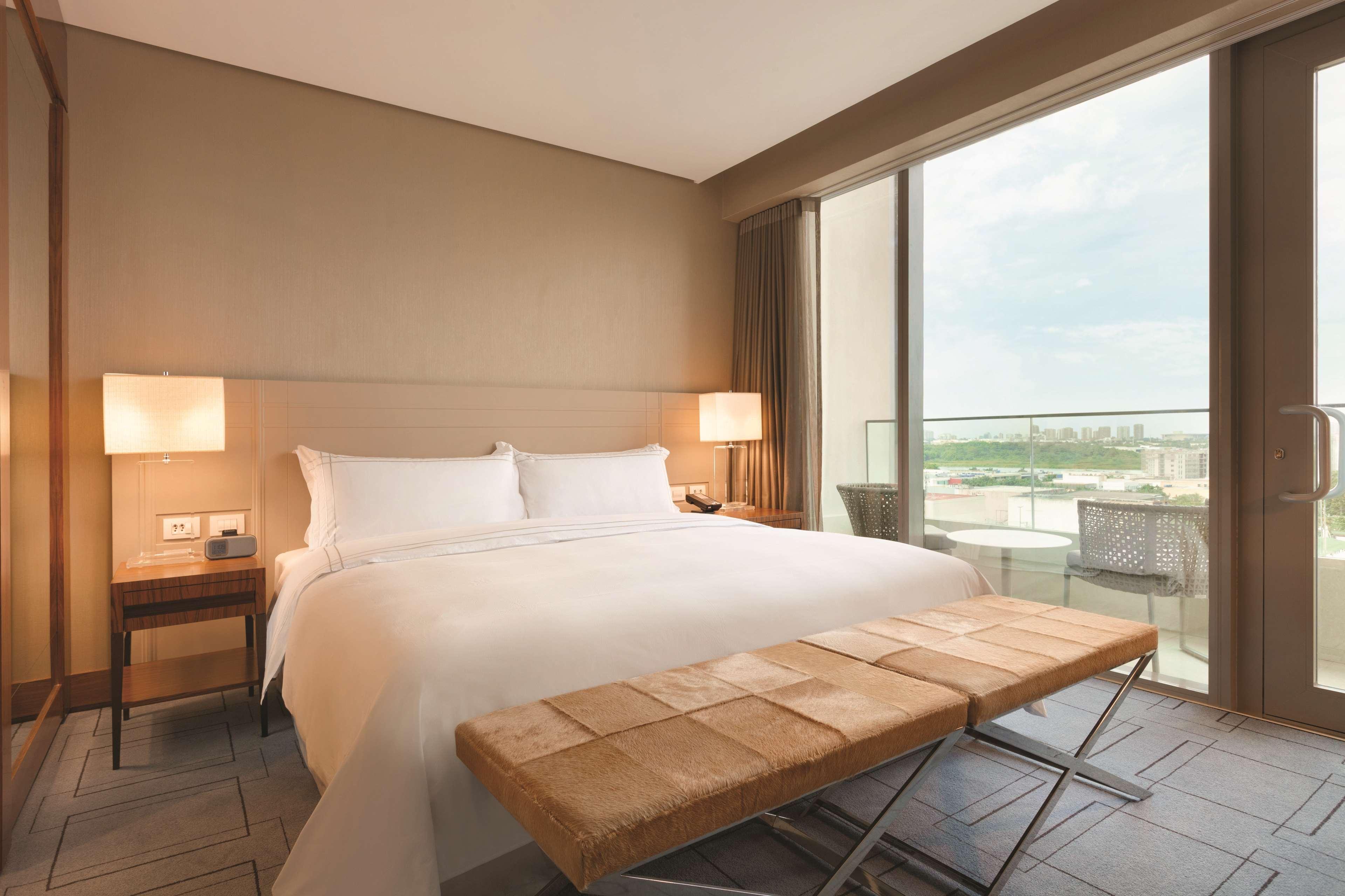 1 BEDROOM, PRESIDENTIAL, SUITE, KING BED, BALCONY